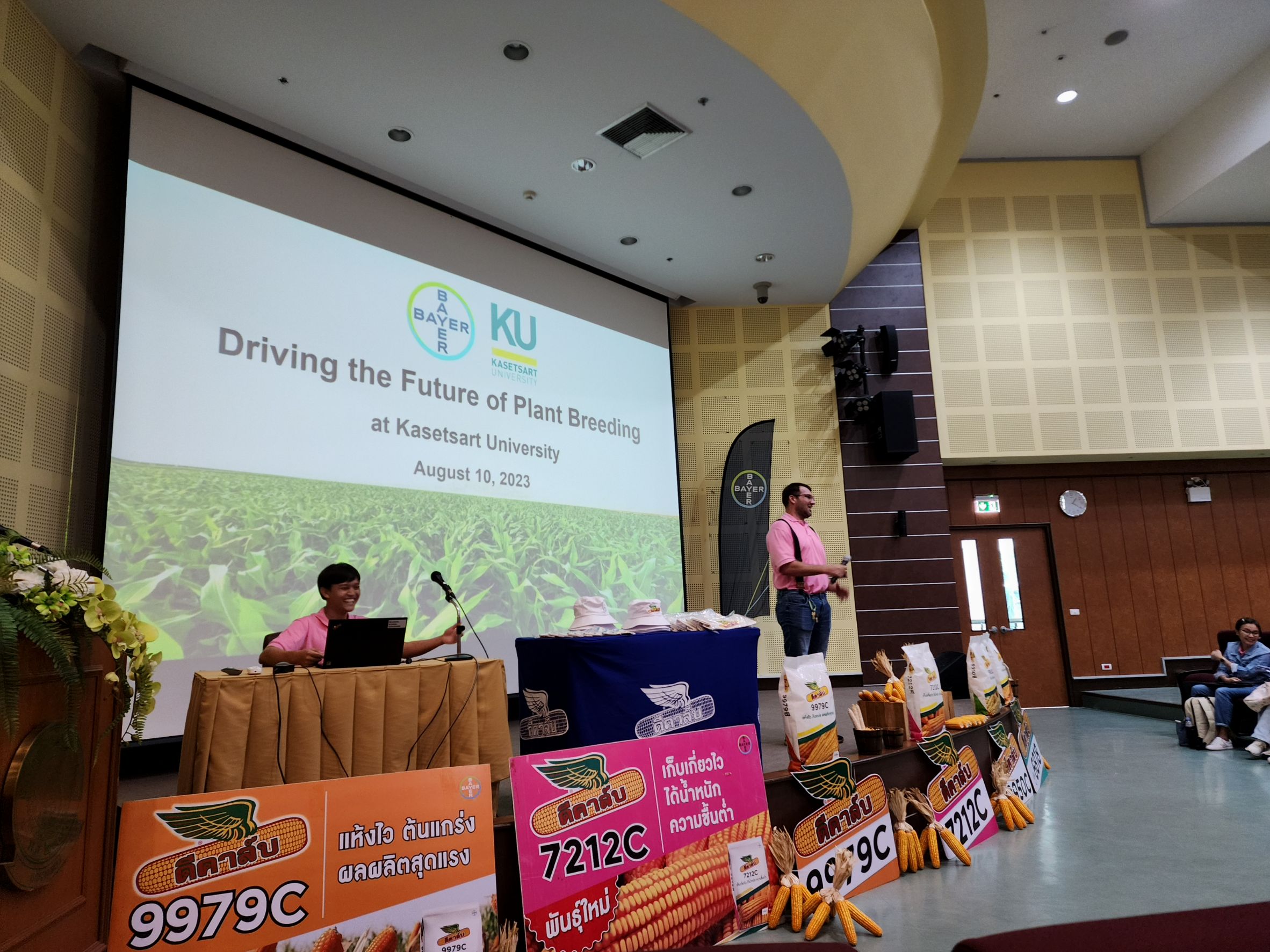 บริษัท ไบเออร์ไทย จำกัด/บริษัท มอนซานโต้ ไทยแลนด์ จำกัด
จัดกิจกรรม "Driving the Future of Plant Breeding" — ภาพที่ 3